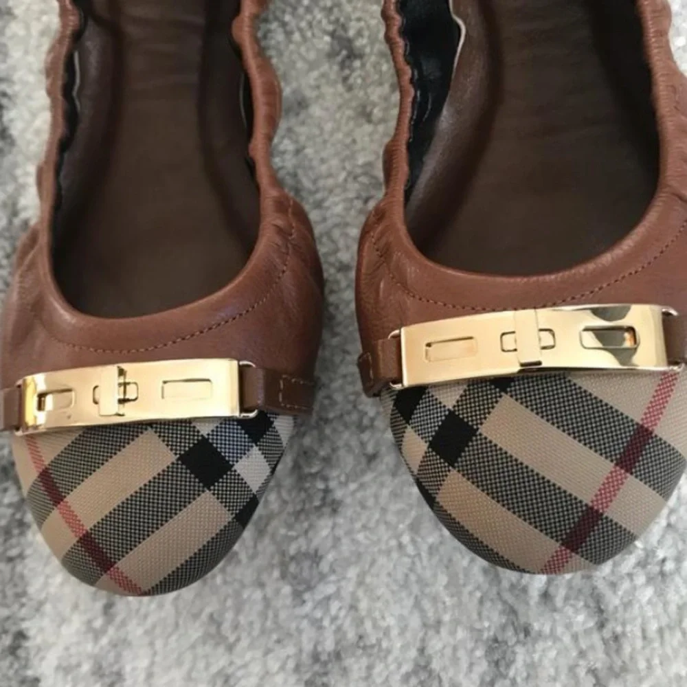 Brown leather nova check Burberry Ballet Flats🤩🤩🤩 - Picture 3 of 9